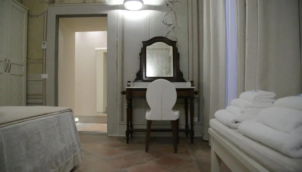 Room, Hotel Renaissance, Florence