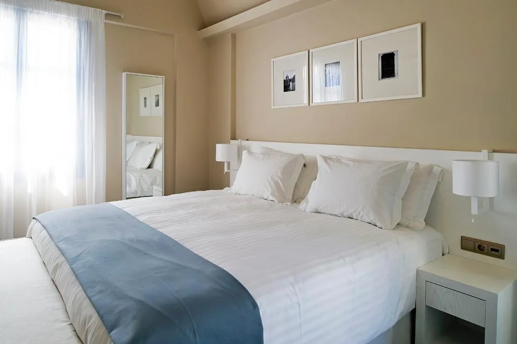 JUNIOR SUITE WITH JACUZZI Room, Acroterra Rosa Luxury Suites & Spa, Santorini