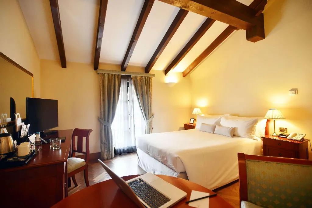 DOUBLE CLASSIC Room, Grand Hotel Villa Torretta, Curio by Hilton, Milan