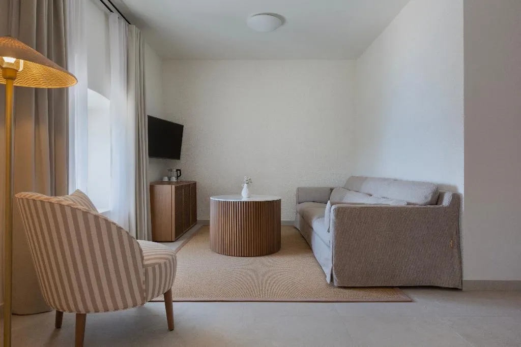 JUNIOR SUITE STANDARD Room, Heritage Hotel Kastelet, Split