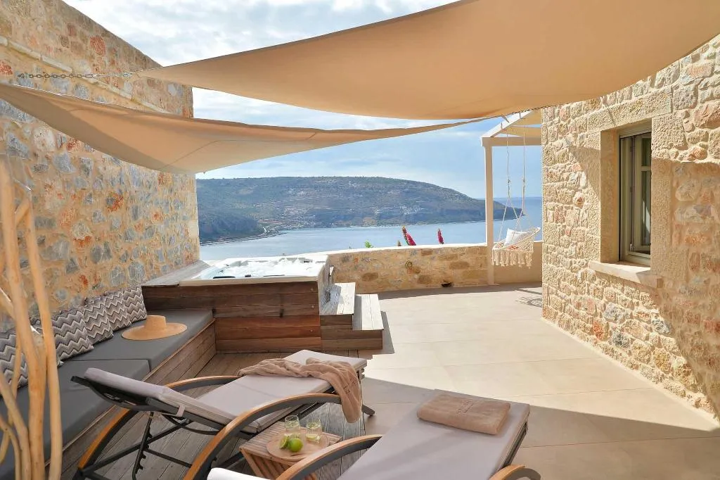 SUITE WITH JACUZZI Room, Akrolithi Boutique Hotel & Suites, Kalamata