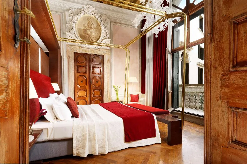 Room, Palazzo Giovanelli e Gran Canal, Venice