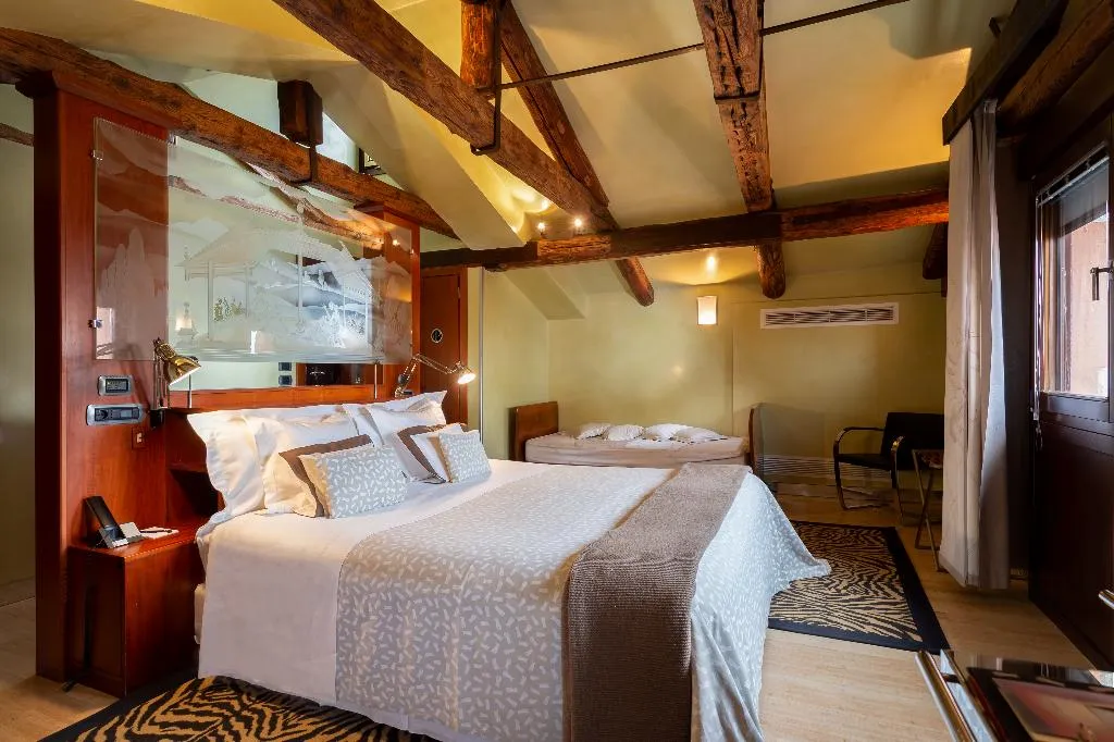 JUNIOR SUITE STANDARD Room, Ca Pisani, Venice