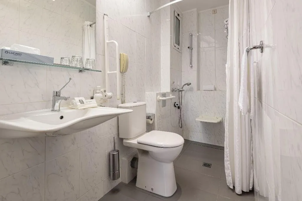 TWIN Accessible KING SIZE BED Room, Holiday Inn Thessaloniki, Halkidiki