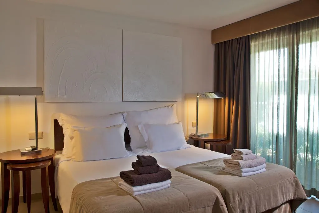 VILLA THREE BEDROOMS Room, São Rafael Holidays, Algarve