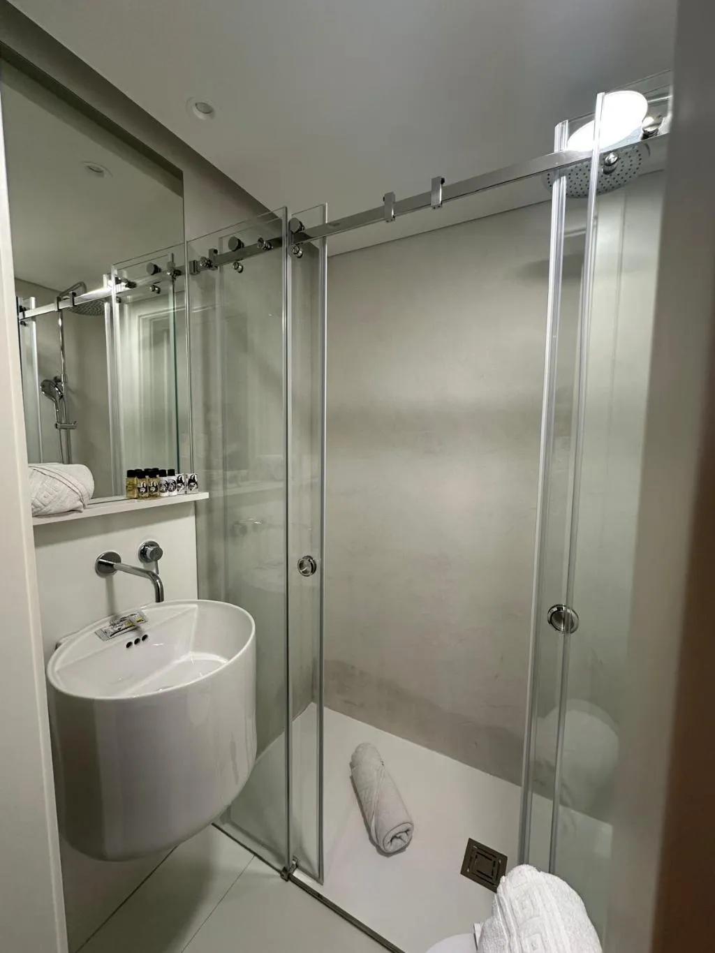 STUDIO KING SIZE BED Room, Rossio Garden Suites, Lisbon