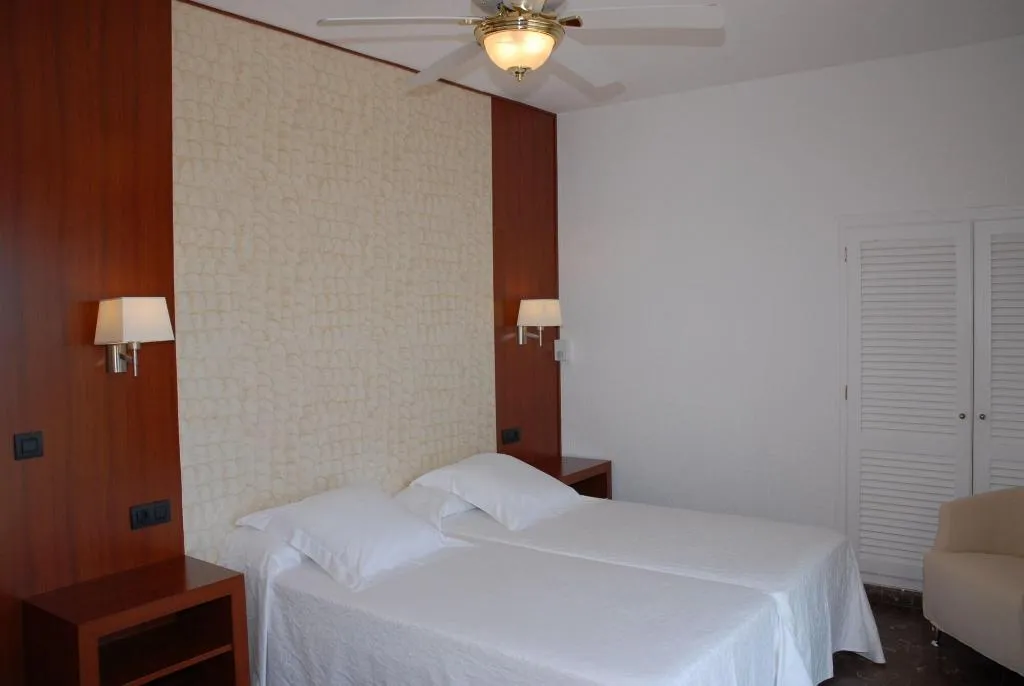 Room, Hotel Grifeu, Costa Brava