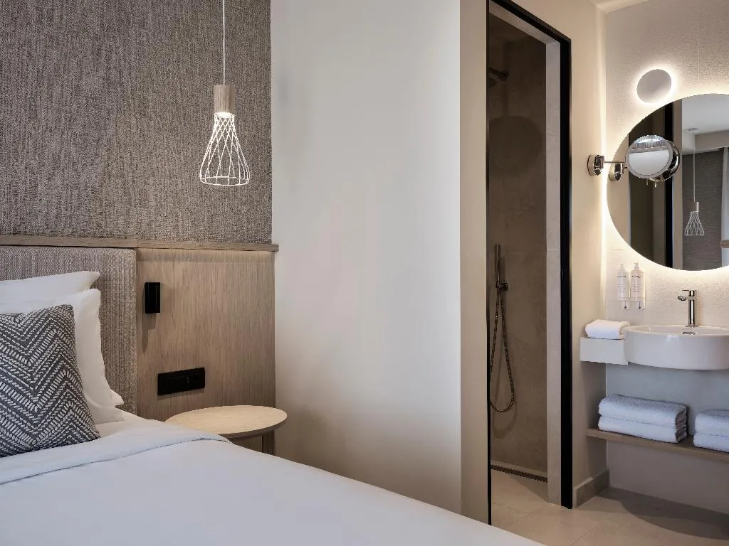 DOUBLE DELUXE ONE BED Room, MERAVIA Leonardo Limited Edition, Halkidiki
