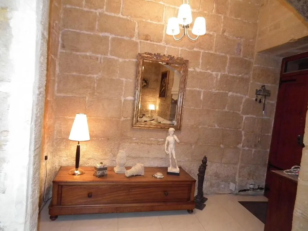 Lobby, Loggia Mariposa, Malta
