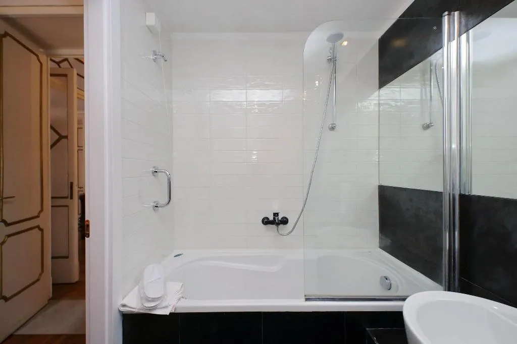 Room, Domus Monamì Luxury Suites, Rome