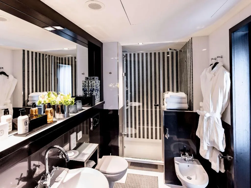 SUITE KING SIZE BED Room, Sofitel Lisbon Liberdade, Lisbon