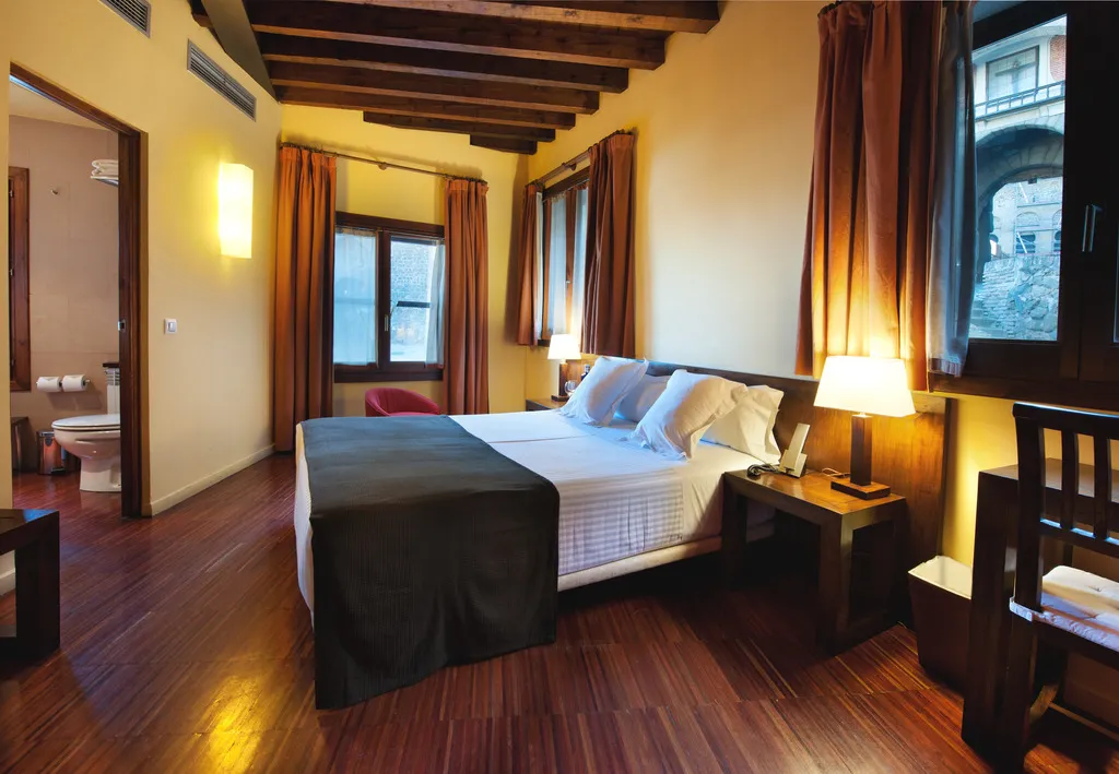 DOUBLE STANDARD Room, Abad Toledo, Madrid