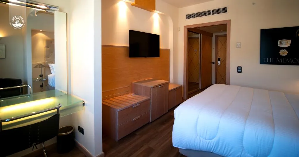 Double or Twin EXECUTIVE MOUNTAIN VIEW Room, Club Hotel Casino Loutraki, Kalamata