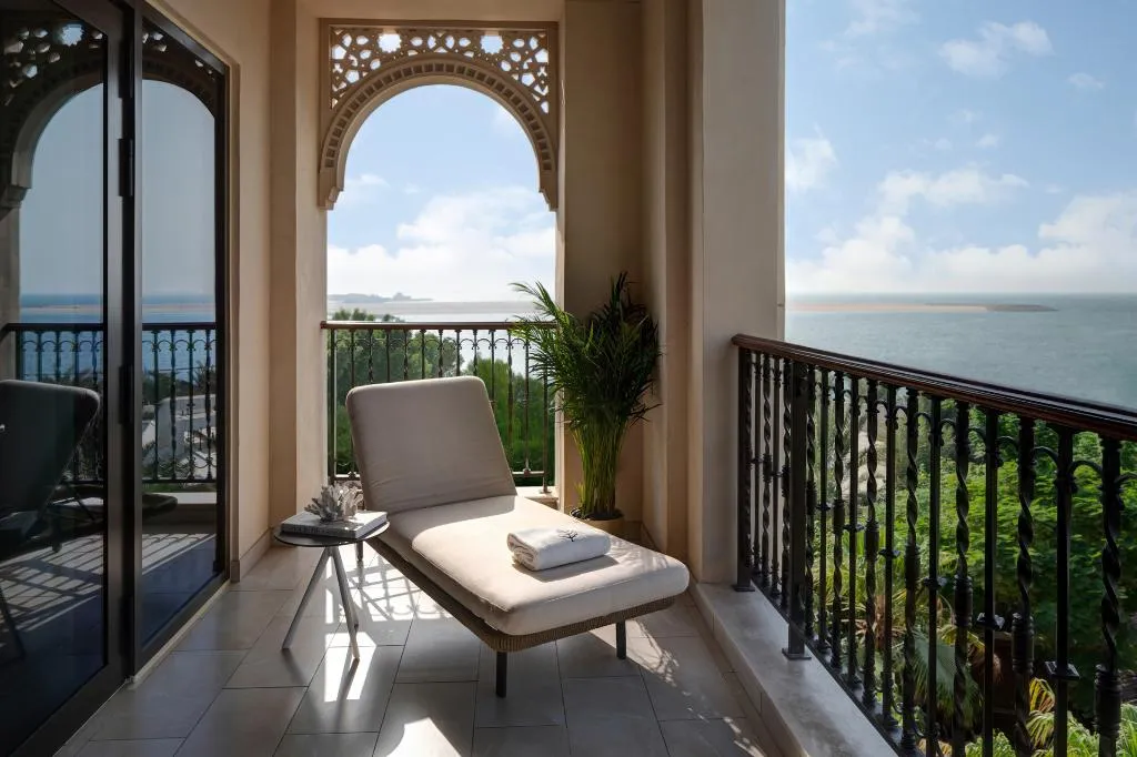 SUITE KING SIZE BED Room, Four Seasons Resort Dubai at Jumeirah Beach, Dubai