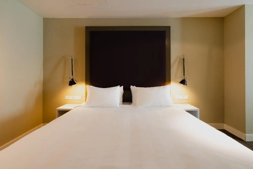 QUADRUPLE STANDARD Room, Hotel Roemer, Amsterdam