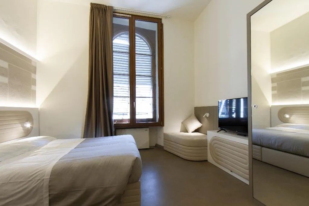 APARTMENT CAPACITY 6 TWO BEDROOMS Room, Palazzo dei Ciompi, Florence