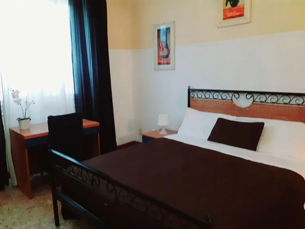 Room, Novella Italy, Florence