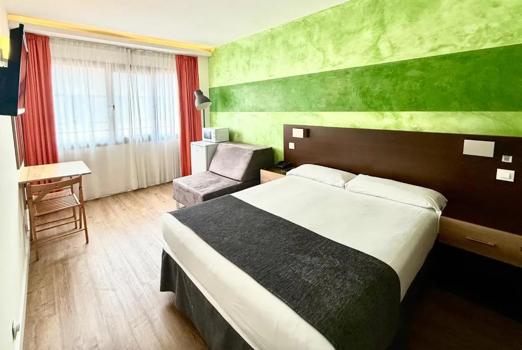 TRIPLE STANDARD Room, Apartamentos Recoletos, Madrid