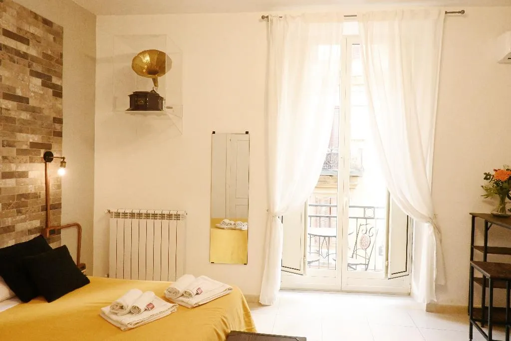 DOUBLE CLASSIC KING BED Room, Napoli Cityscape, Naples