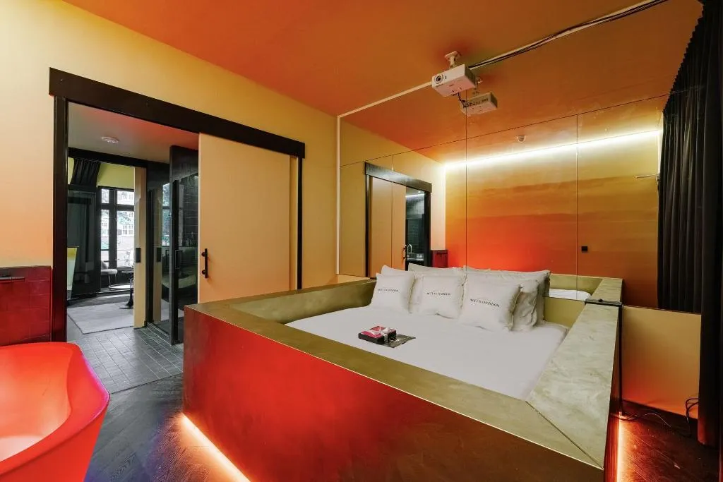Room, Mr. Monkey Amsterdam, Amsterdam