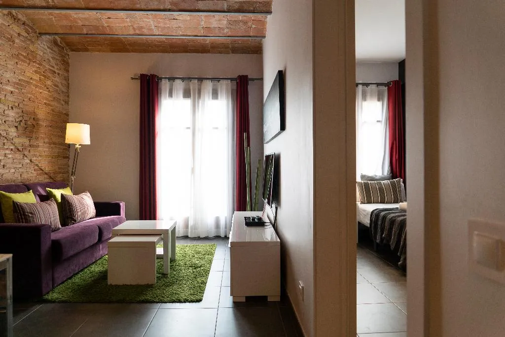 APARTMENT CAPACITY 2 TWO BEDROOMS Room, Dailyflats Raval, Barcelona