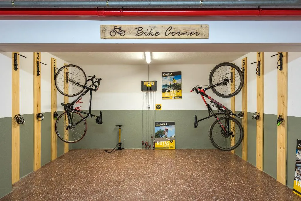 Sports and Entertainment, Hostal JUME - URBAN ROOMS, Menorca