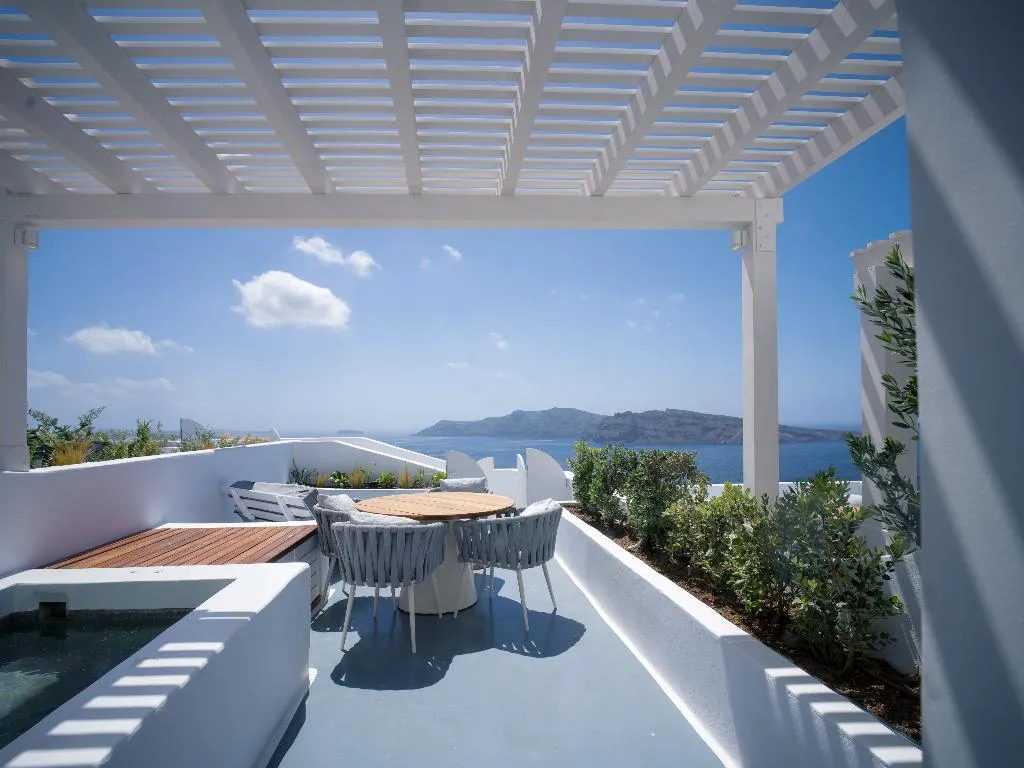 HOUSE WITH JACUZZI Room, IKIES Santorini, Santorini