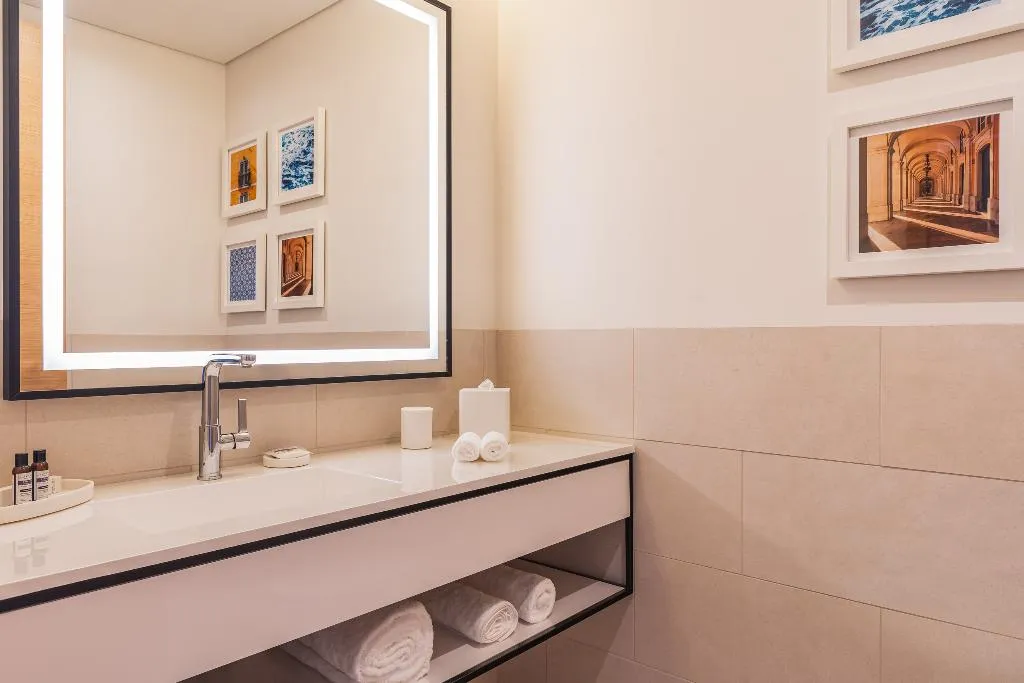 SUITE DELUXE QUEEN BED Room, Hyatt Regency Lisbon, Lisbon