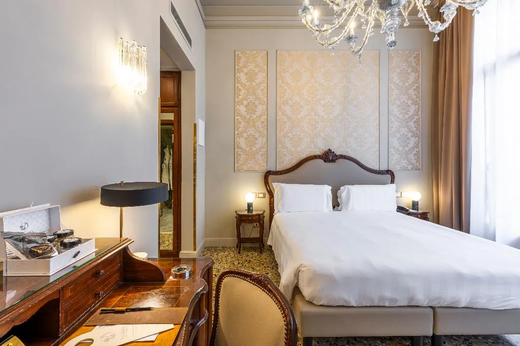 JUNIOR SUITE WITH BALCONY WITH VIEWS Room, Colombina, Venice