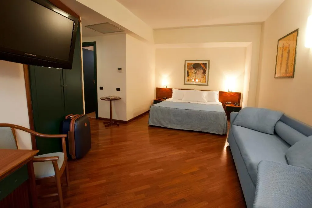 FAMILY ROOM CLASSIC Room, Grande Albergo Maugeri, Catania
