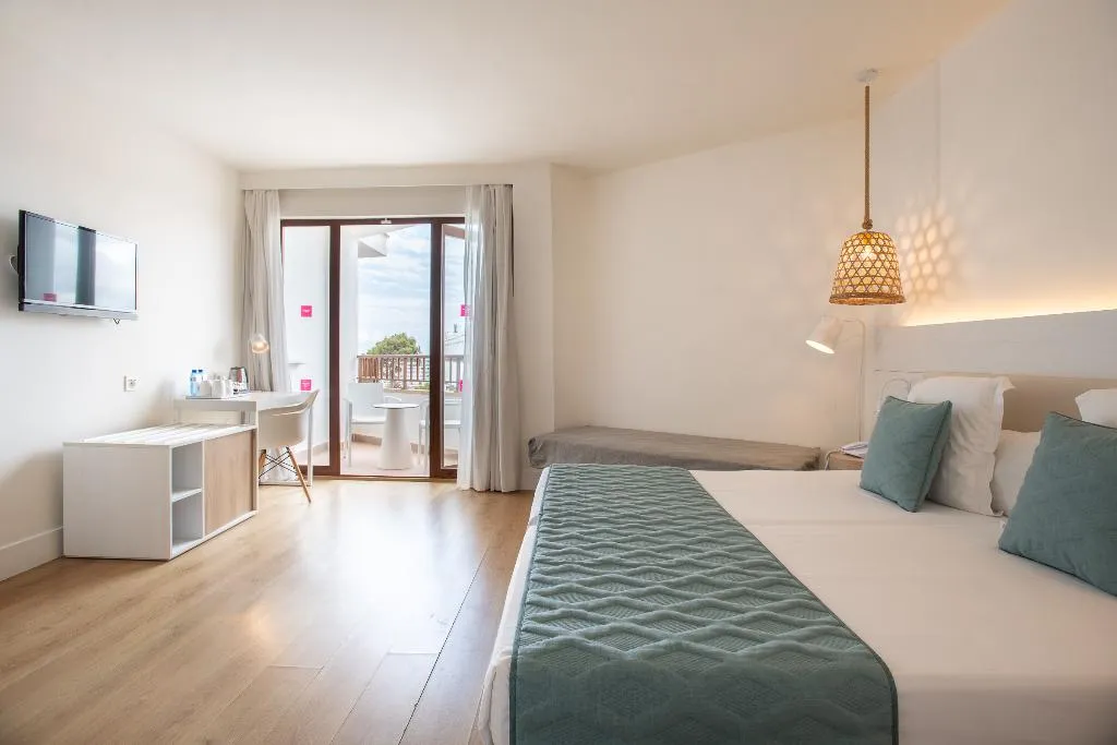 QUADRUPLE COMFORT Room, Leonardo Royal & Suites hotel Ibiza Santa Eulalia, Ibiza