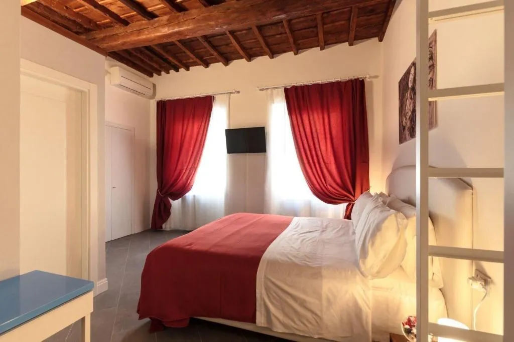 Room, Canto Dei Servi, Florence