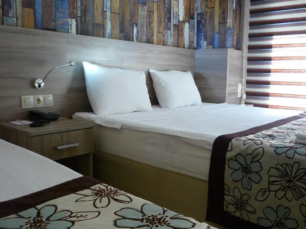 Room, Street61 Studios, Dalaman