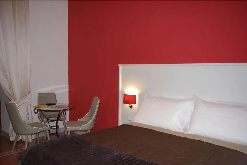 Room, B&B Napolimilionaria, Naples