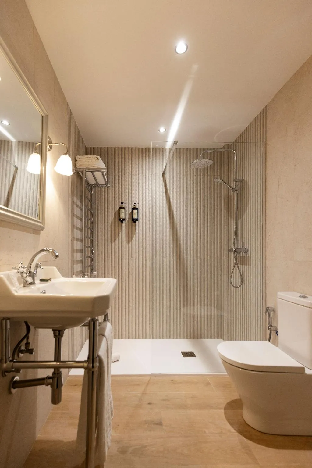 JUNIOR SUITE STANDARD Room, Pax Torrelodones, Madrid