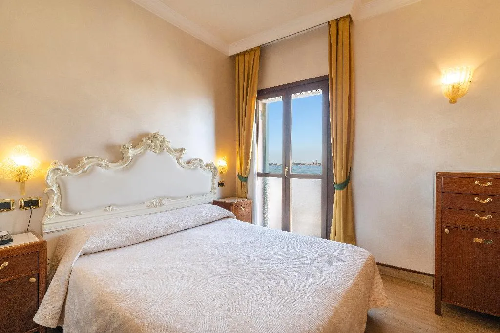 Double or Twin LAGOON VIEW Room, Hotel Panorama, Venice