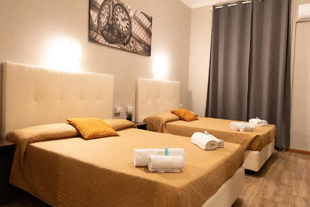 TRIPLE STANDARD Room, Hotel Golden Milano, Milan