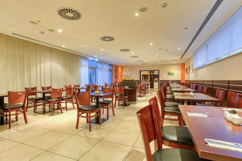 Restaurant, Titanic Comfort Kurfuerstendamm, Berlin