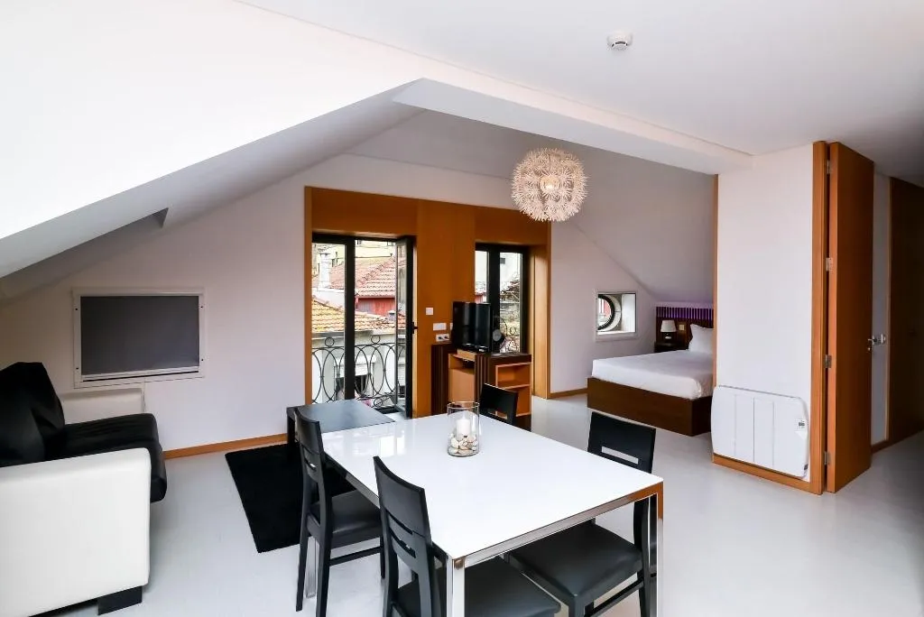 Room, Reis De Gaia, Porto
