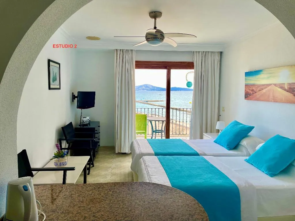 STUDIO OCEAN FRONT WITH BALCONY Room, Torre Playa, Majorca