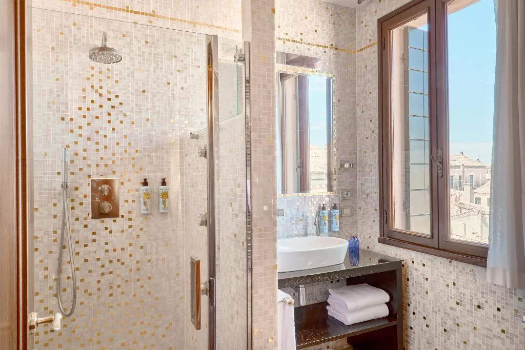 DOUBLE DELUXE Room, Palazzo Stern, Venice