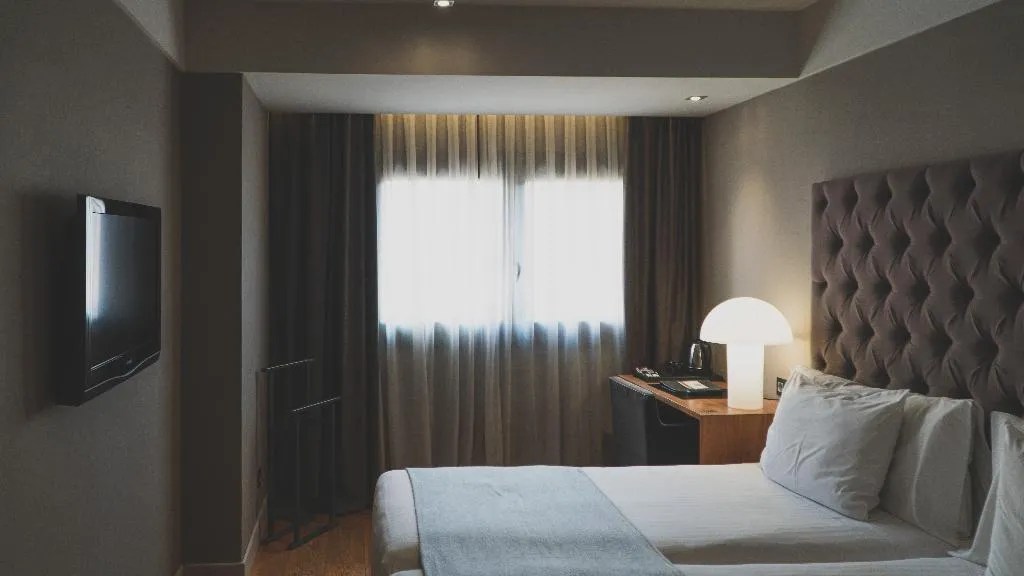 DOUBLE STANDARD Room, Zenit Abeba, Madrid