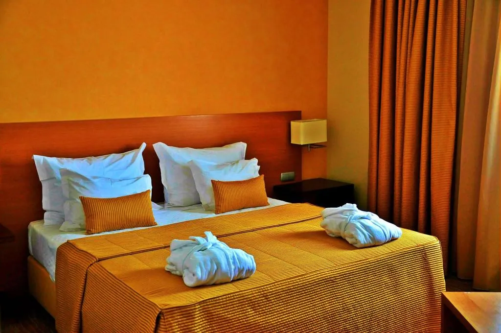 Room, Lusitânia, Porto