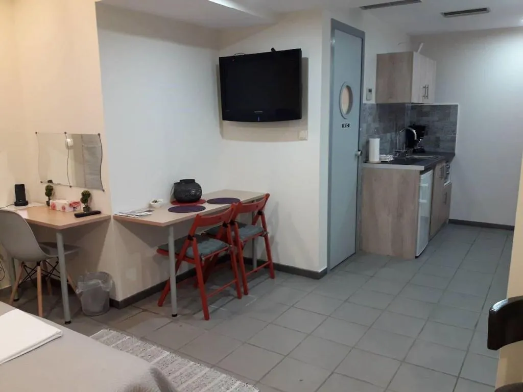 Room, Athens Way Lofts, Athens