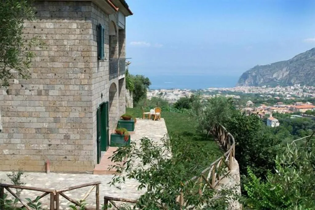 General view, B&B Villevieille, Naples