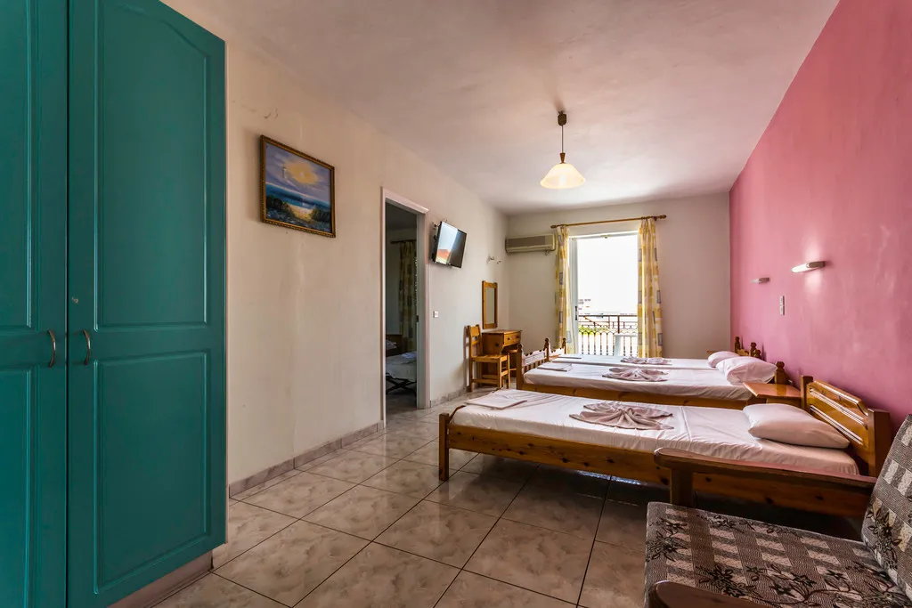 APARTMENT CAPACITY 5 TWO BEDROOMS Room, Vossos, Zante