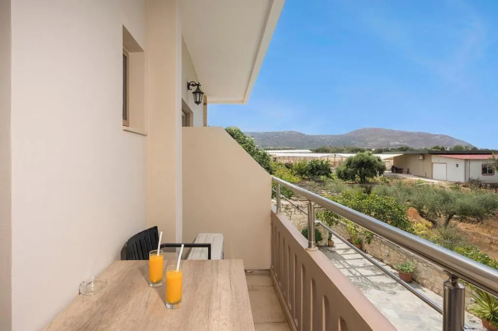 Room, Petritos Rooms And Studios, Crete