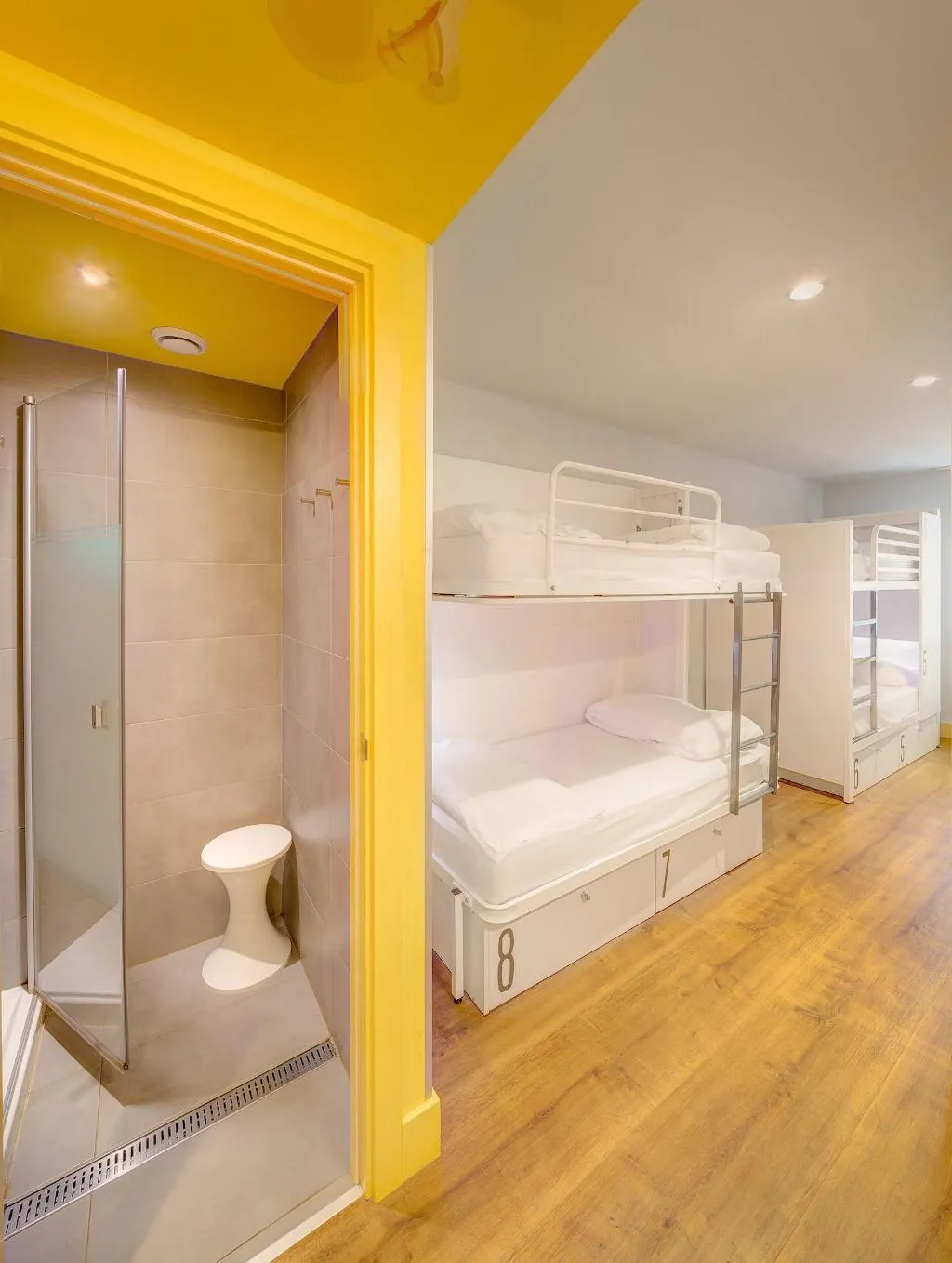 Room CAPACITY 6 Room, Generator Barcelona, Barcelona