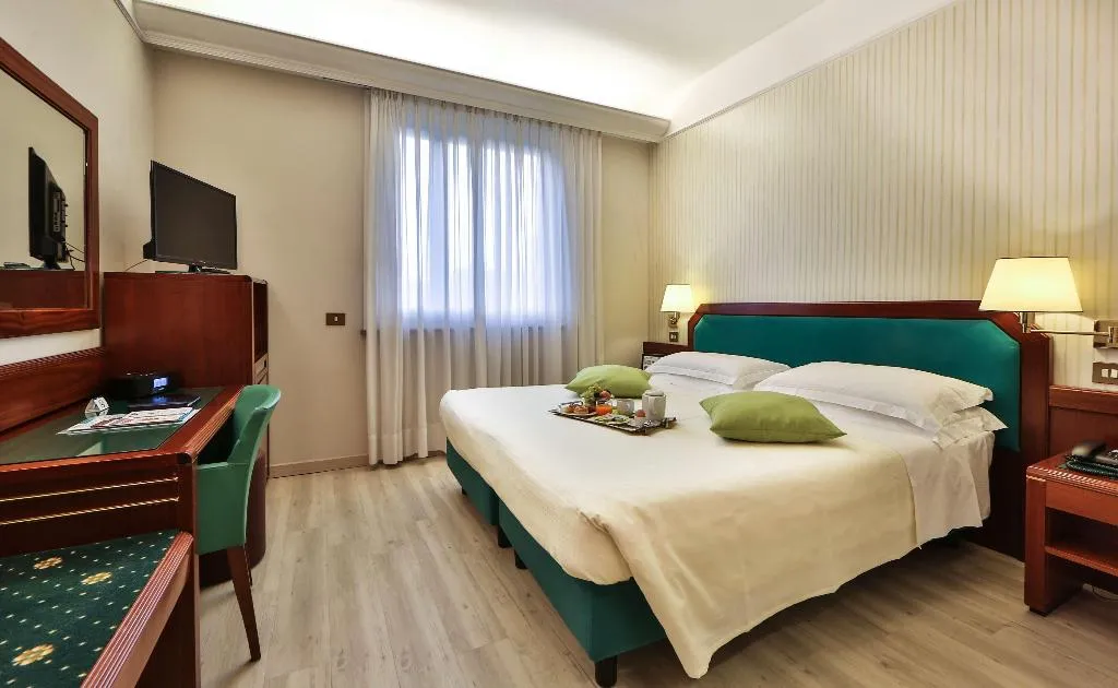 DOUBLE QUEEN SIZE BED Room, Astoria Sure Hotel Collection by Best Western, Milan