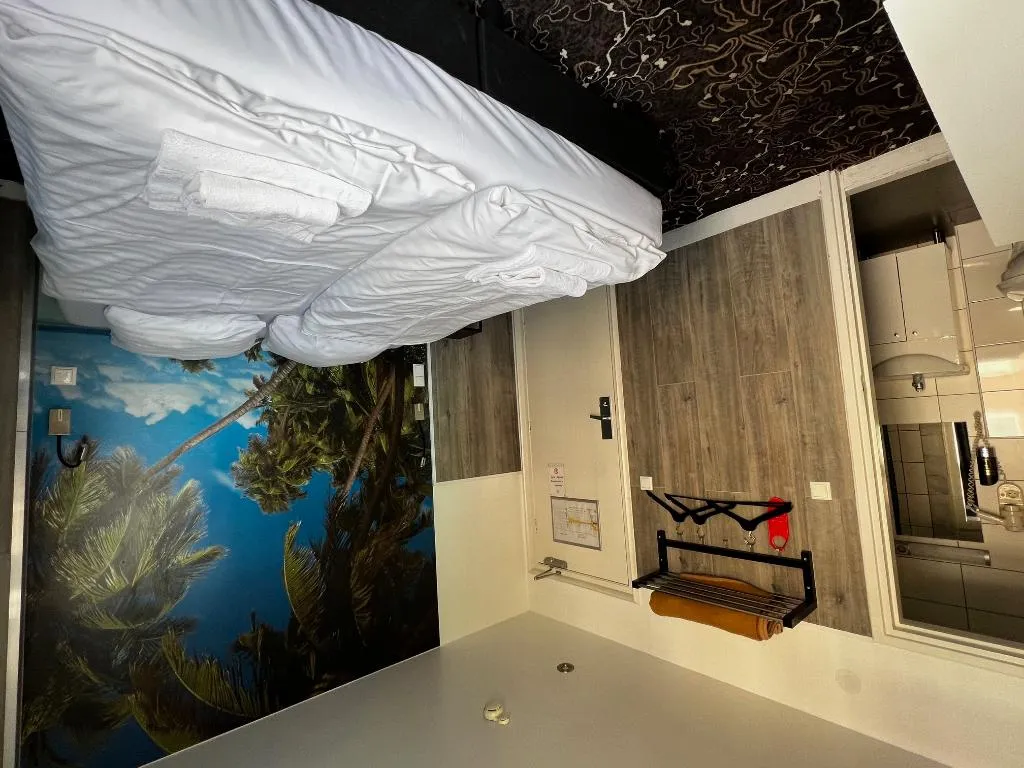 DOUBLE STANDARD Room, Trianon Hotel, Amsterdam